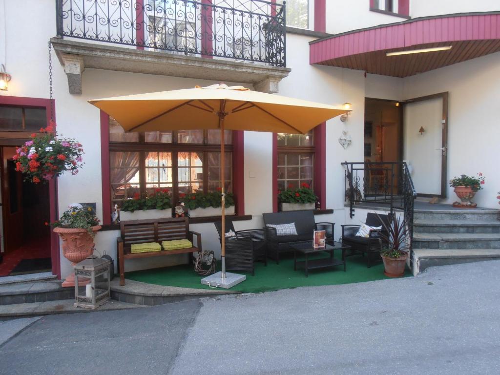 Hotel Restaurant Escher Loèche-les-Bains Extérieur photo